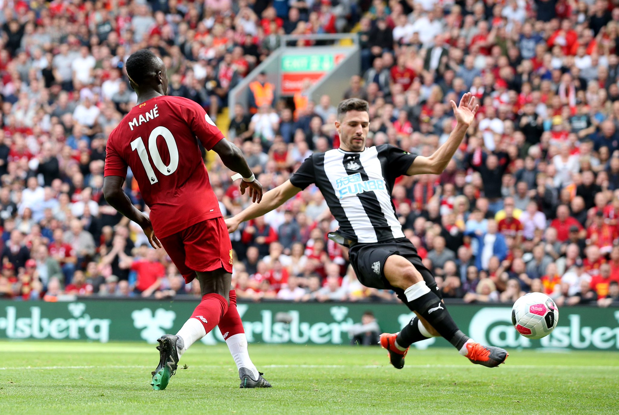 顯然並不符 顯然並不符